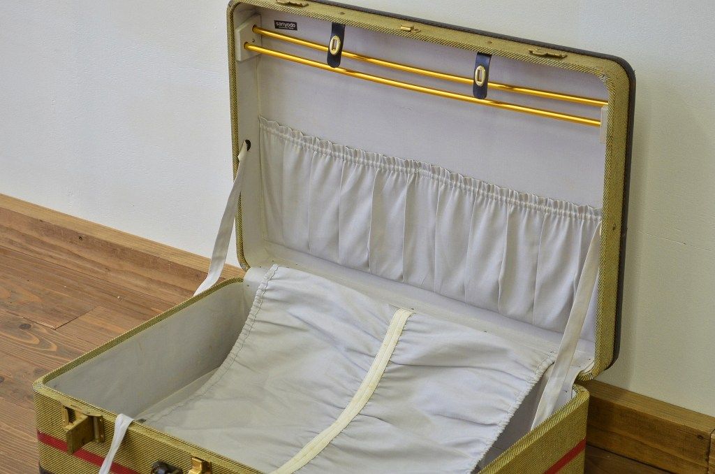 レトロな古いトランク(鞄・カバン)