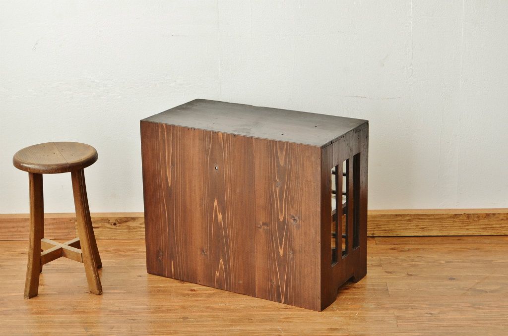 アンティーク家具　アンティーク 素敵な雰囲気の格子扉の収納棚(ガラスケース・ショーケース)