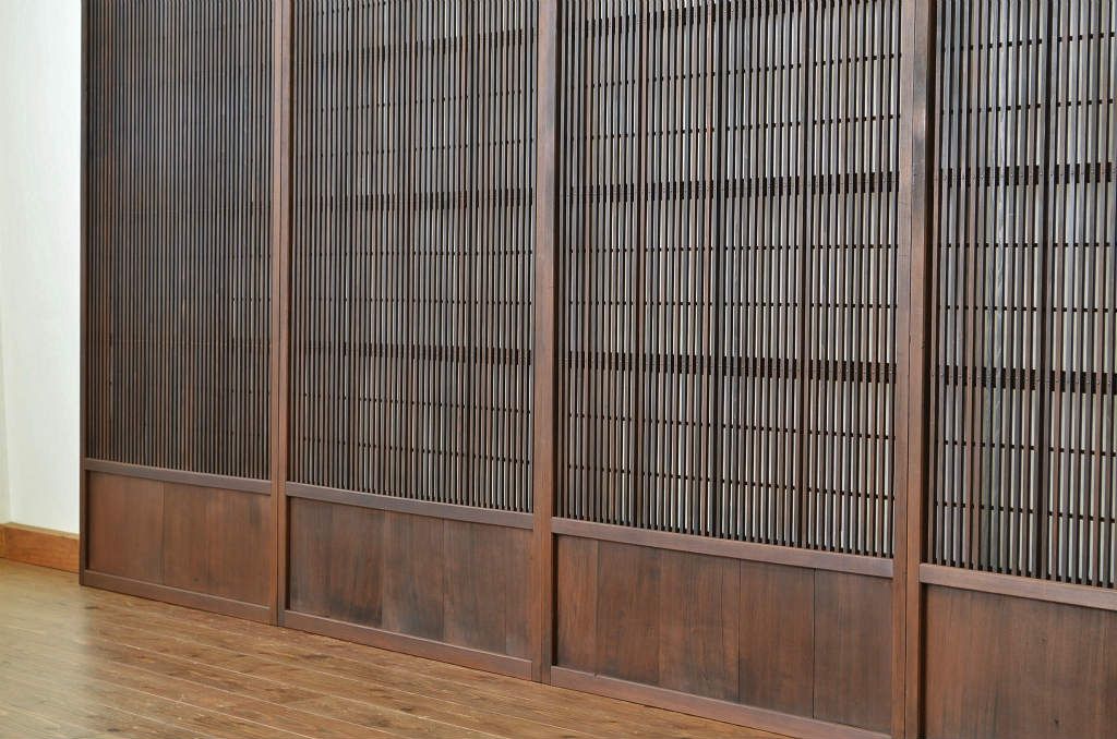 古民具・骨董　古い木の格子戸(裏障子付き)4枚セット