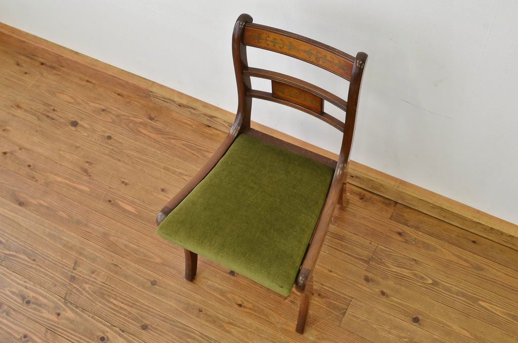 ヴィンテージ家具　イギリスビンテージ(ヴィンテージ)・雰囲気の良いシックなダイニングチェア
