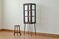 アンティーク家具　人気の縦型!古い木の鉄脚ガラスケース(ショーケース)