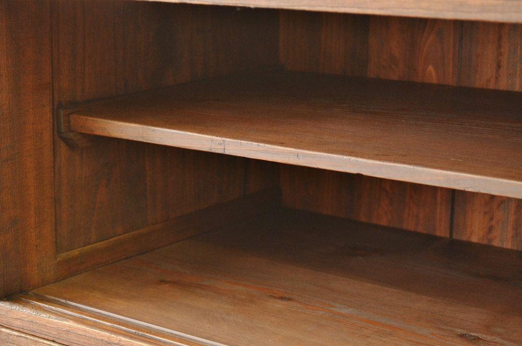 アンティーク家具　アンティーク 古い木の引き出し付きローボード(飾り棚)