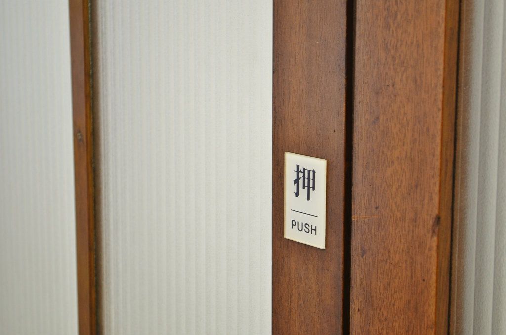 ★アンティーク シックな観音開きの銀モールガラスドア一対(扉・建具)