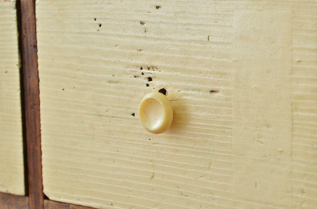 レトロ家具　昭和レトロ かわいいペイントのモールガラス収納棚(鉄脚付き)引き出し