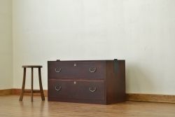 レトロ家具　アンティーク 古い木のレトロなローチェスト(和箪笥・たんす・ローボード)