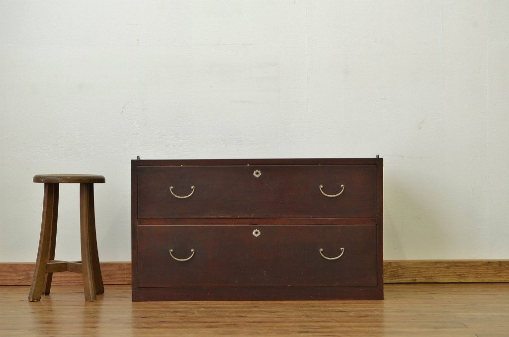 レトロ家具　アンティーク 古い木のレトロなローチェスト(和箪笥・たんす・ローボード)