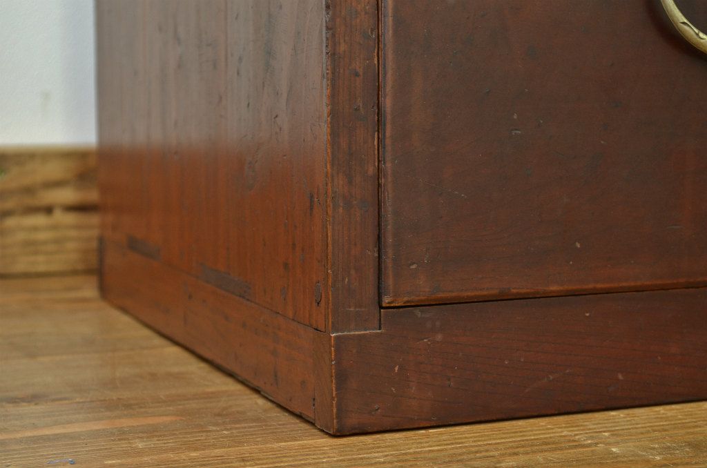 レトロ家具　アンティーク 古い木のレトロなローチェスト(和箪笥・たんす・ローボード)