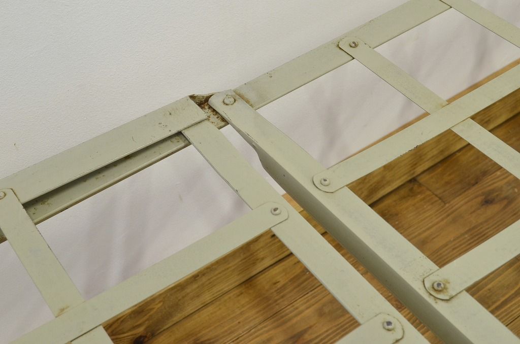 レトロ家具　★昭和レトロ　古いアイアンの折り畳みベッドフレーム3