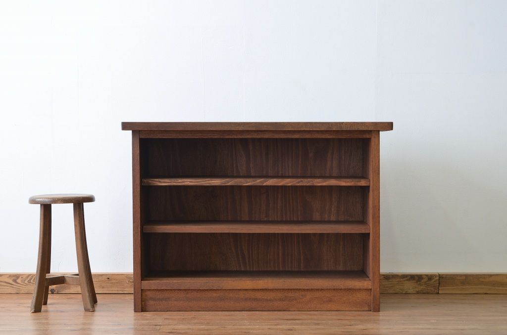 レトロ家具　★昭和レトロ 厚みのある無垢板のがっしりした飾り棚