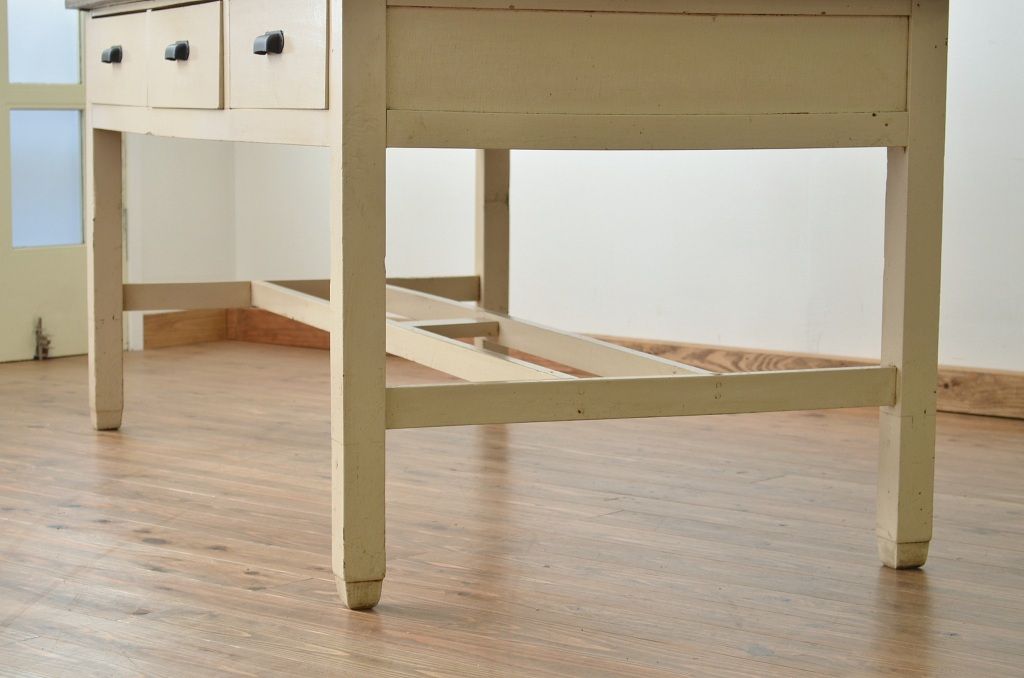 アンティーク家具　天板ナラ材の引き出し付き大型ペイント作業台(1)