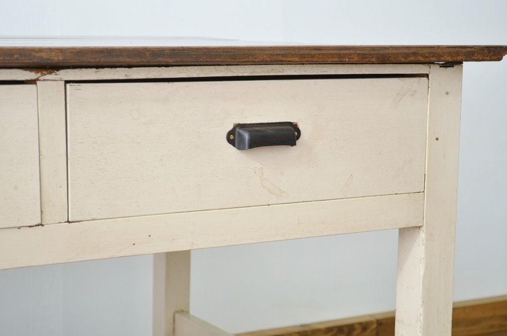 アンティーク家具　天板ナラ材の引き出し付き大型ペイント作業台(1)