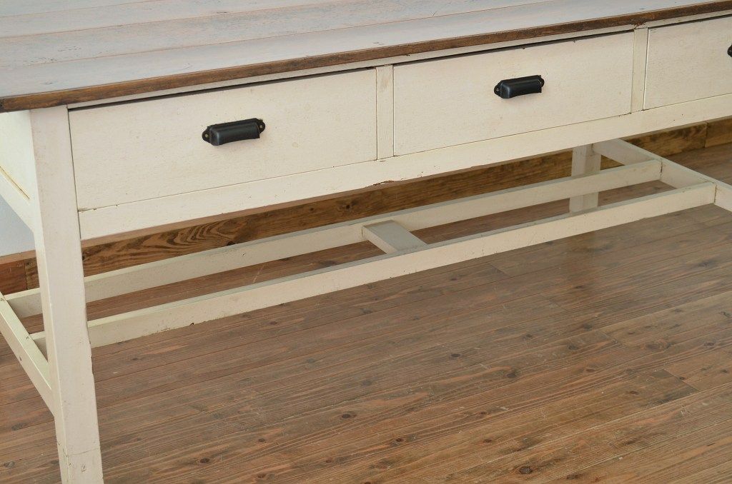 アンティーク家具　天板ナラ材の引き出し付き大型ペイント作業台(1)