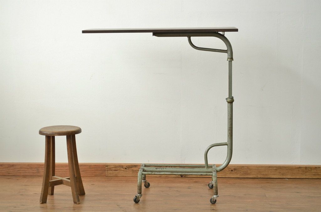アンティーク家具　古い病院の天板無垢材の伸縮鉄脚テーブル3(作業台/キャスター付き)(サイドテーブル)