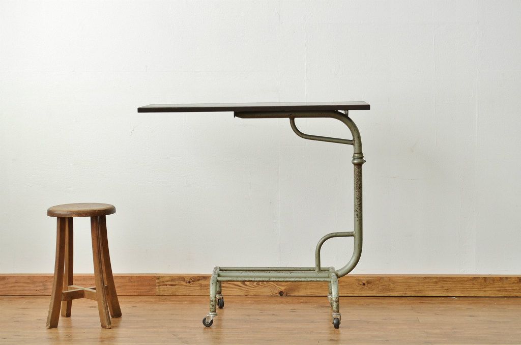 アンティーク家具　古い病院の天板無垢材の伸縮鉄脚テーブル4(作業台/キャスター付き)(サイドテーブル)