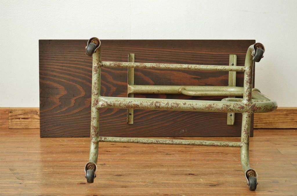 アンティーク家具　古い病院の天板無垢材の伸縮鉄脚テーブル4(作業台/キャスター付き)(サイドテーブル)