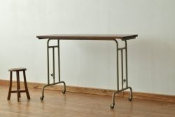 レトロ家具　レトロ感あふれる伸縮鉄脚テーブル(サイドテーブル)