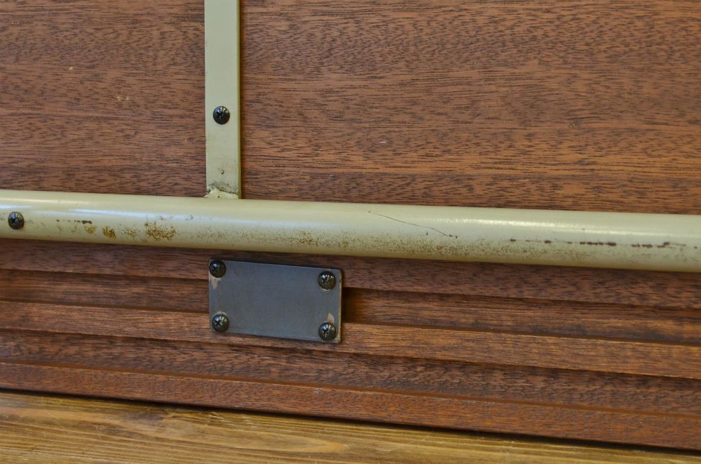 レトロ家具　レトロ感あふれる伸縮鉄脚テーブル(サイドテーブル)