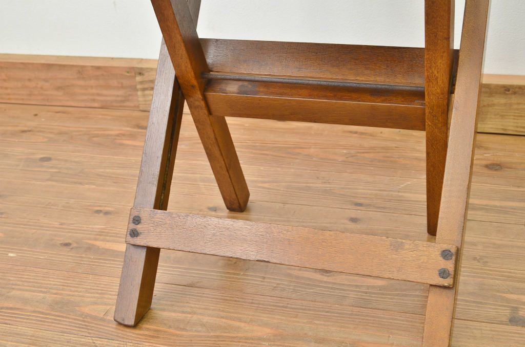 アンティーク家具　アンティーク　ナラ無垢材の折りたたみイス2脚セット(椅子・いす)