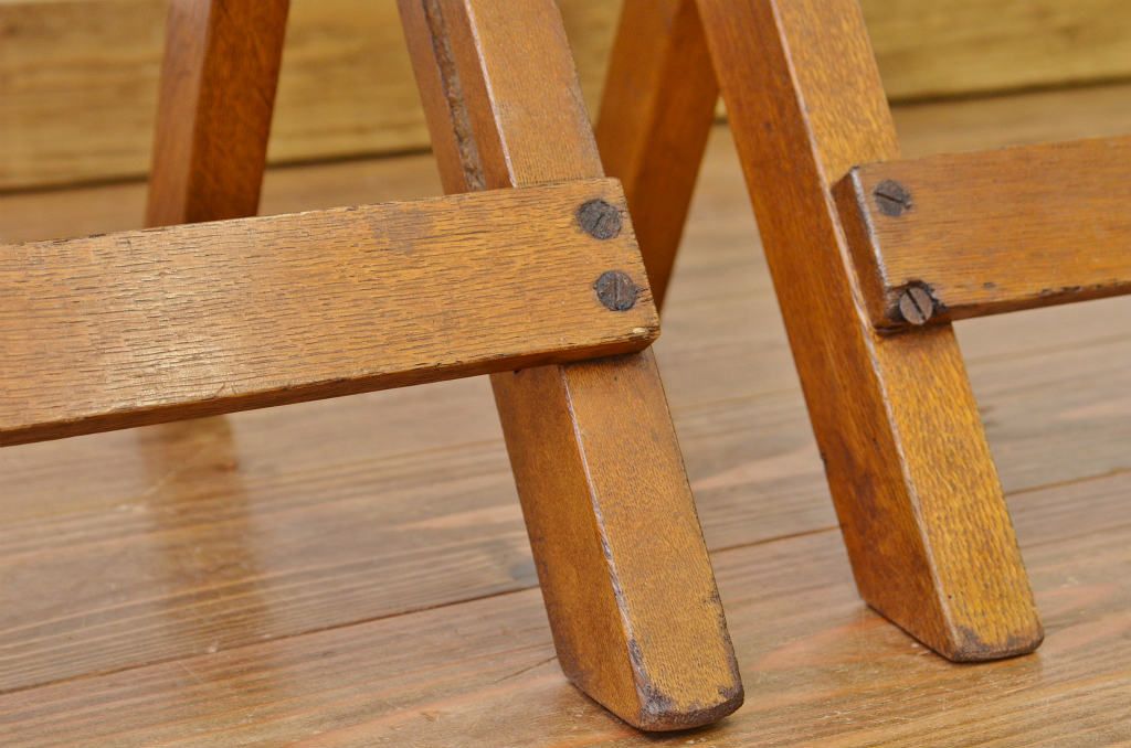 アンティーク家具　アンティーク　ナラ無垢材の折りたたみイス2脚セット(椅子・いす)