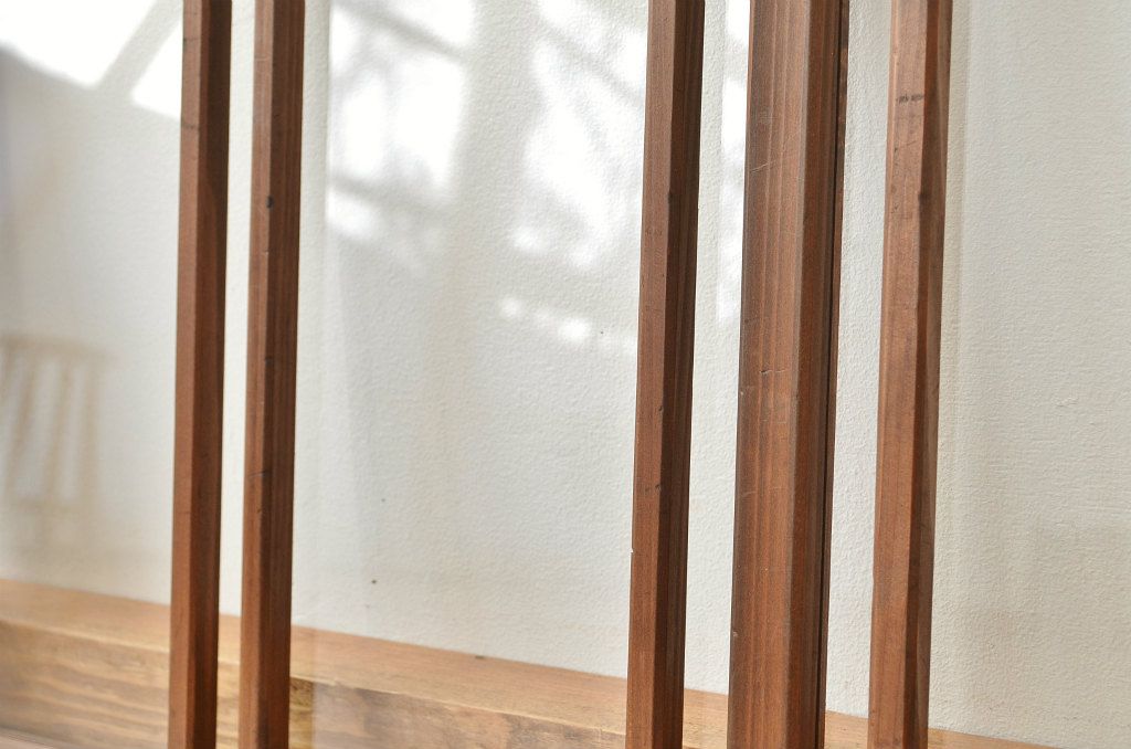 アンティーク　古い木のシンプルで小さな引き戸2枚セット(明り取り・建具)