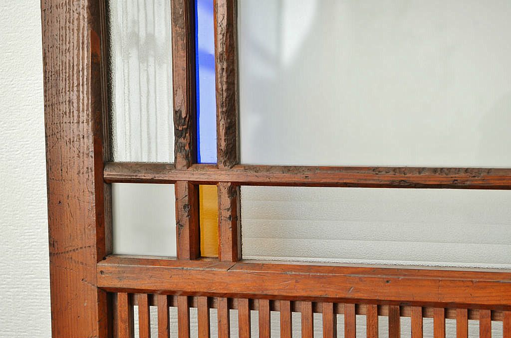 希少な色ガラス入りの素敵なデザインの格子ガラス引き戸3枚セット(裏障子付き)