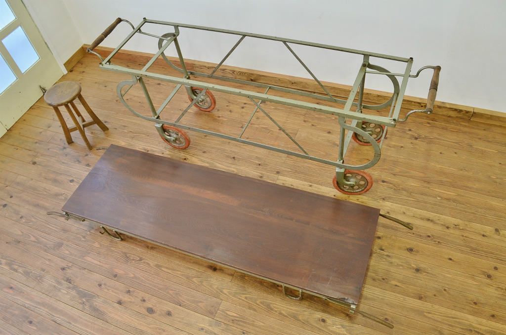 古い病院のストレッチャーをリメイクしたアイアンテーブル2(作業台)