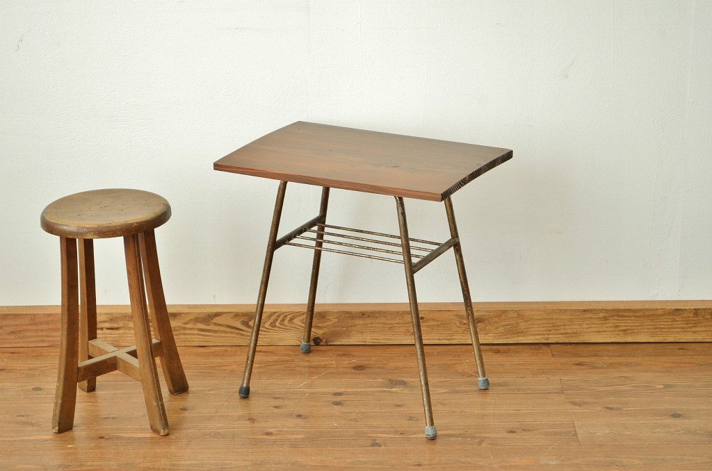 アンティーク家具　アンティーク 天板一枚板の小ぶりな鉄脚テーブル(2)(作業台、デスク、在宅ワーク、在宅用)