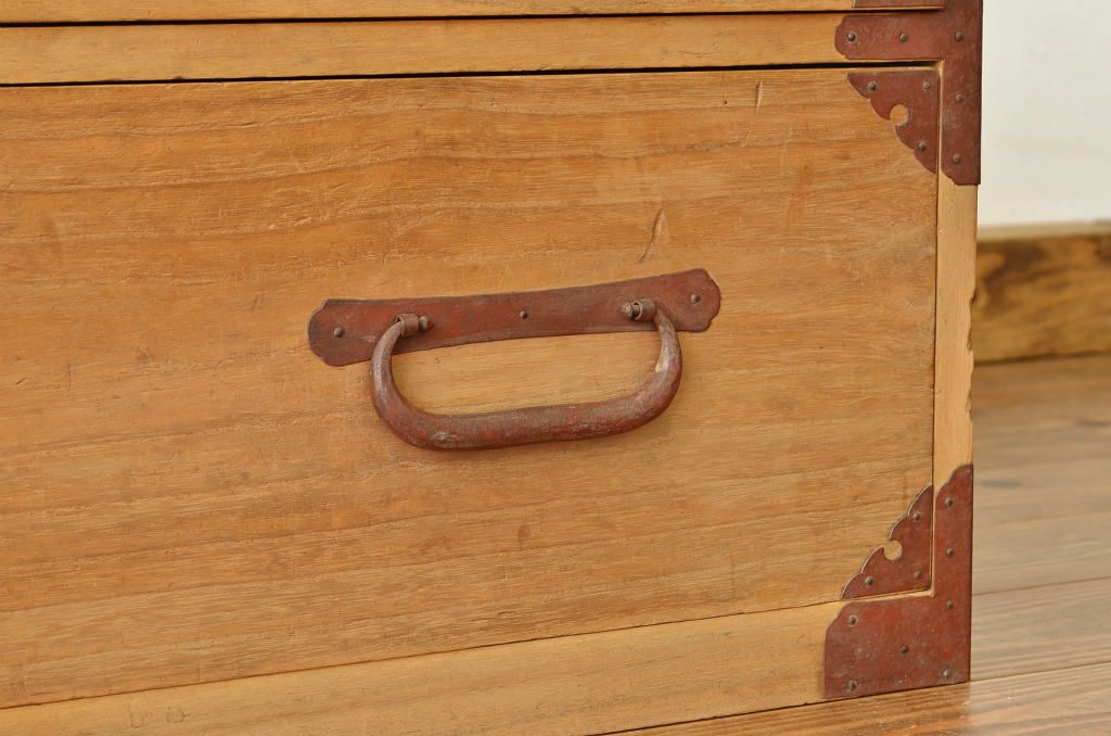 アンティーク家具　古民具・骨董 小ぶりでシンプルな最上箪笥(ローボード・チェスト)