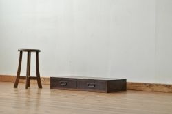 アンティーク家具　古民具・骨董　前面欅材の時代引き出し(箪笥、ローボード)