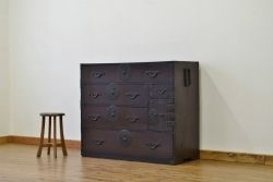 アンティーク家具　古民具・骨董　シックな前栗材桜金具の米沢箪笥(少々難有り)