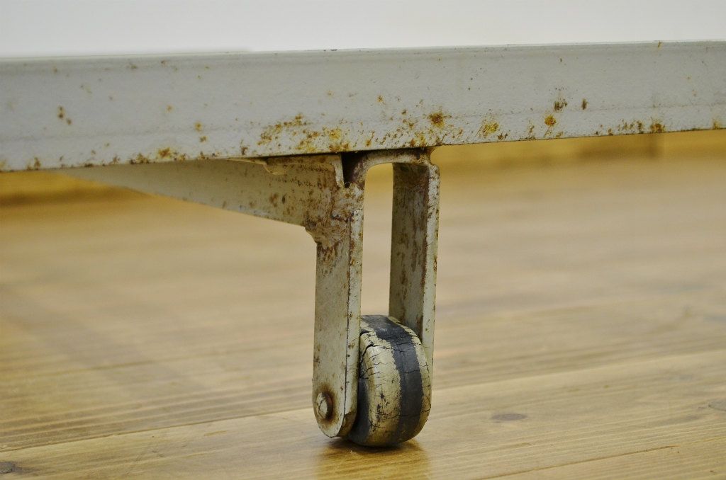 レトロ家具　昭和レトロ　古い病院のアイアンベッドフレーム(3)