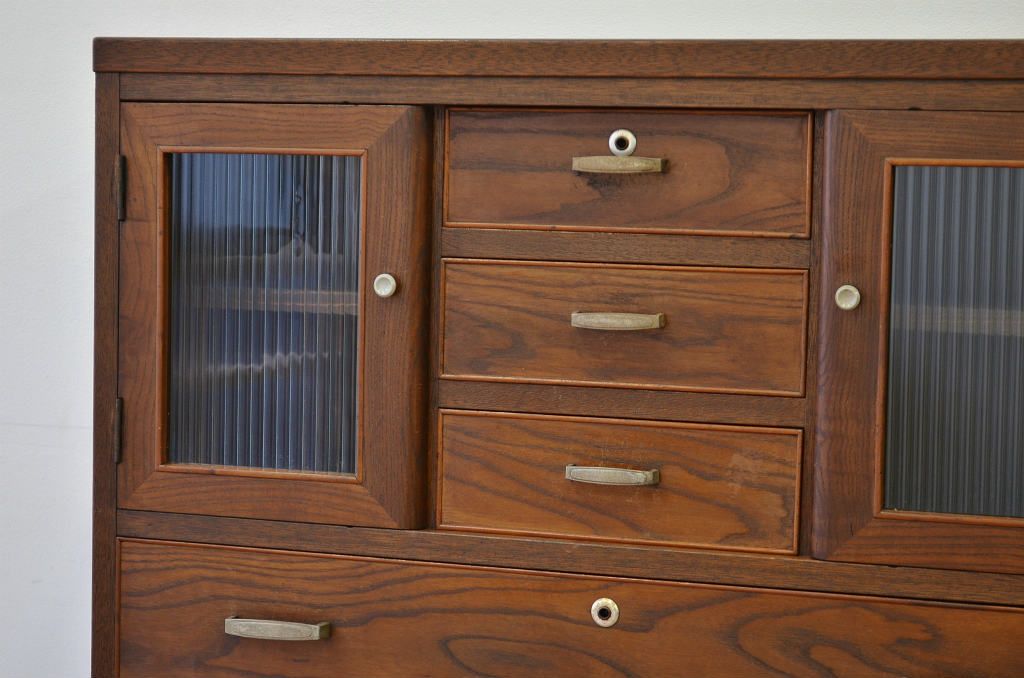 レトロ家具　昭和レトロ　モールガラスと小引き出し付きチェスト(箪笥・たんす)