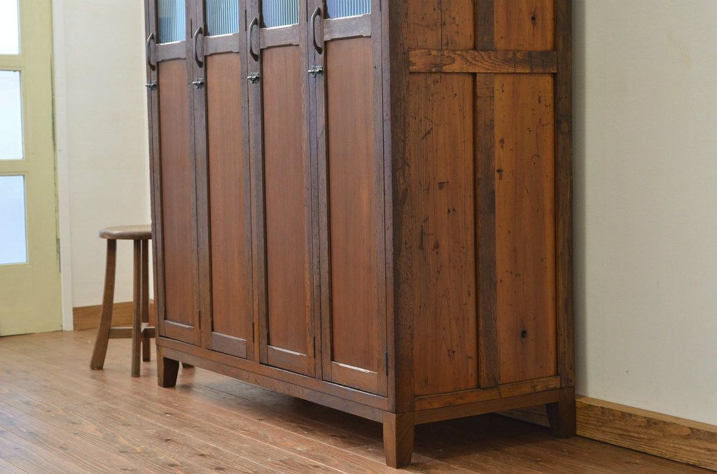 レトロ家具　昭和レトロ 希少 古い木のモールガラスアンティークロッカー?4人用