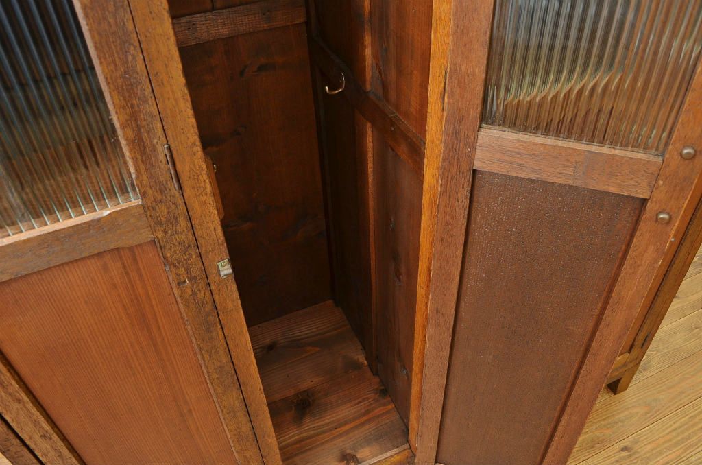 レトロ家具　昭和レトロ 希少 古い木のモールガラスアンティークロッカー?4人用
