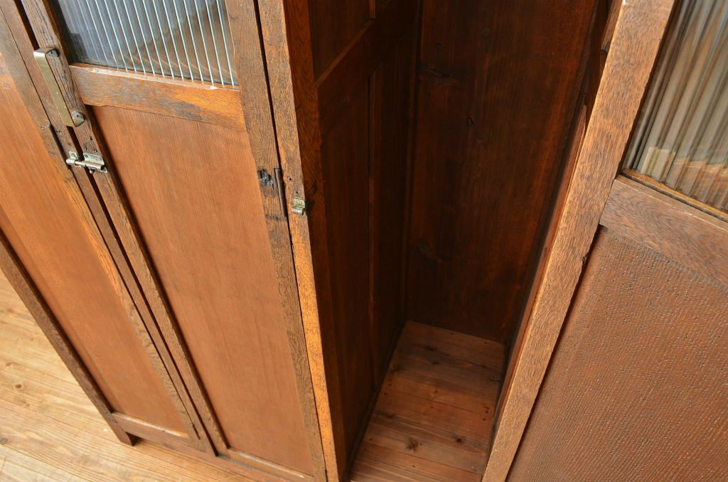 レトロ家具　昭和レトロ 希少 古い木のモールガラスアンティークロッカー?4人用