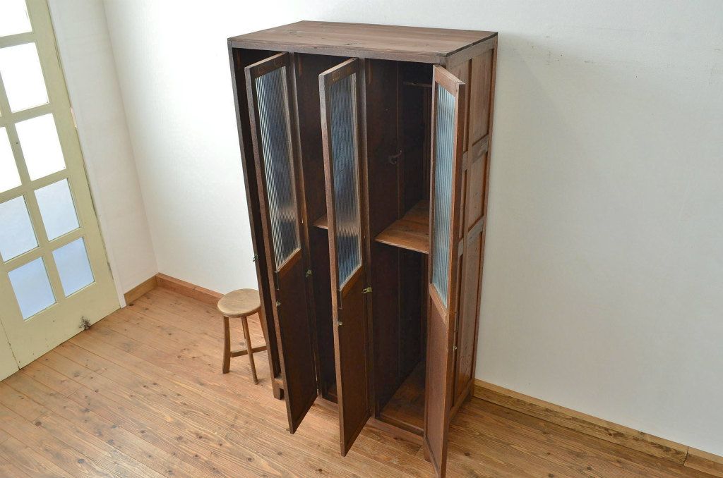 レトロ家具　昭和レトロ 希少 古い木のモールガラスアンティークロッカー?3人用