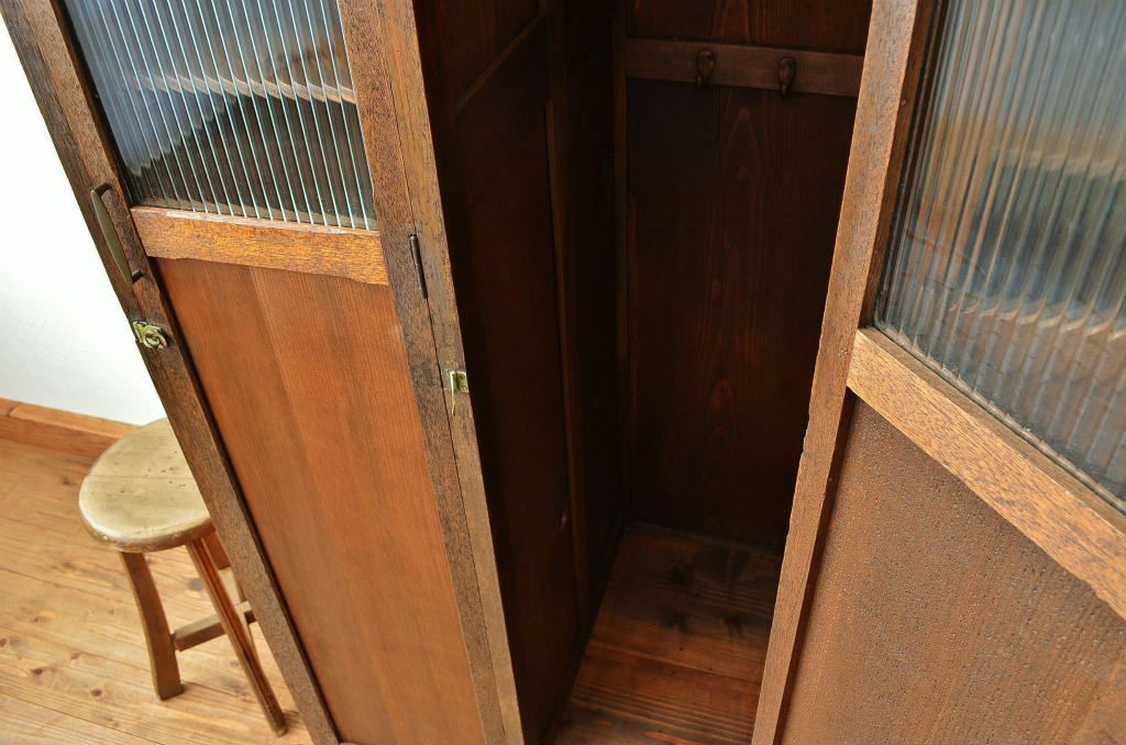 レトロ家具　昭和レトロ 希少 古い木のモールガラスアンティークロッカー?3人用