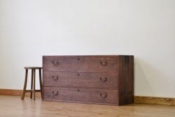 アンティーク家具　アンティーク 前面桐無垢材の引き出し3杯ワイドローボード(時代箪笥・ローチェスト、桐箪笥、桐たんす)