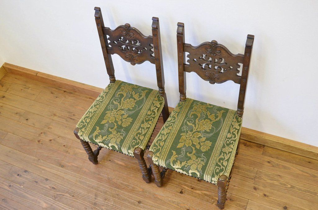 中古 重厚なデザインのオーク材ダイニングチェア2脚セット?