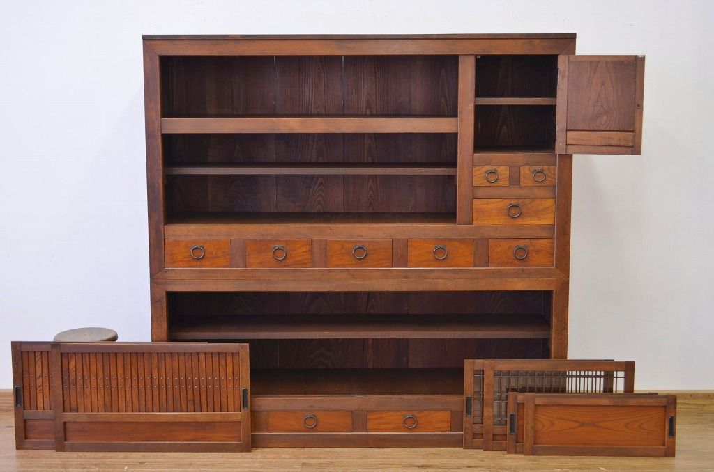 アンティーク家具　古民具・骨董 欅材の使われた上品な関西水屋箪笥(食器棚)
