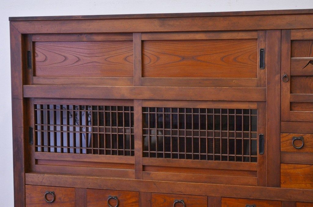 アンティーク家具　古民具・骨董 欅材の使われた上品な関西水屋箪笥(食器棚)