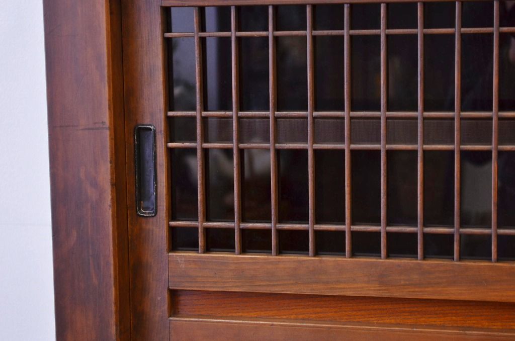 アンティーク家具　古民具・骨董 欅材の使われた上品な関西水屋箪笥(食器棚)