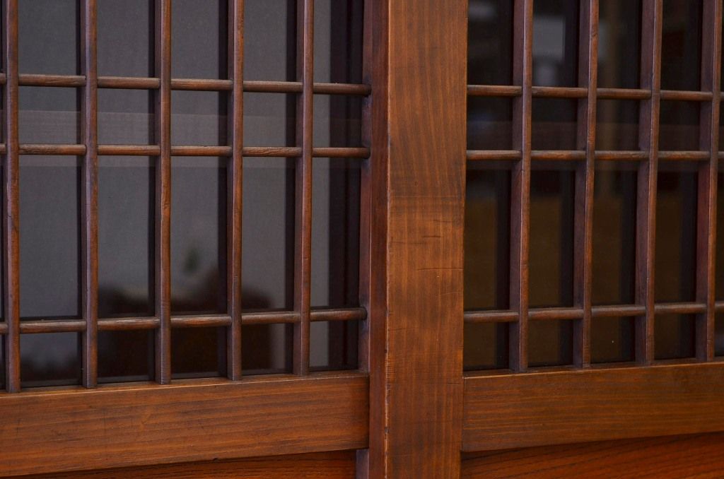 アンティーク家具　古民具・骨董 欅材の使われた上品な関西水屋箪笥(食器棚)