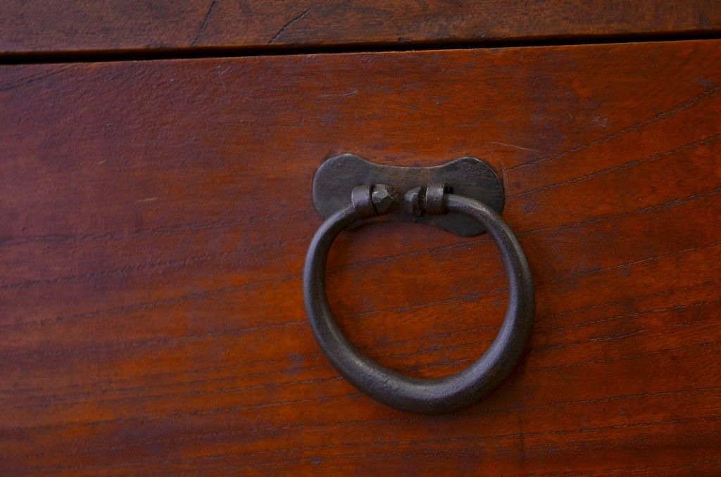 アンティーク家具　古民具・骨董 欅材の使われた上品な関西水屋箪笥(食器棚)