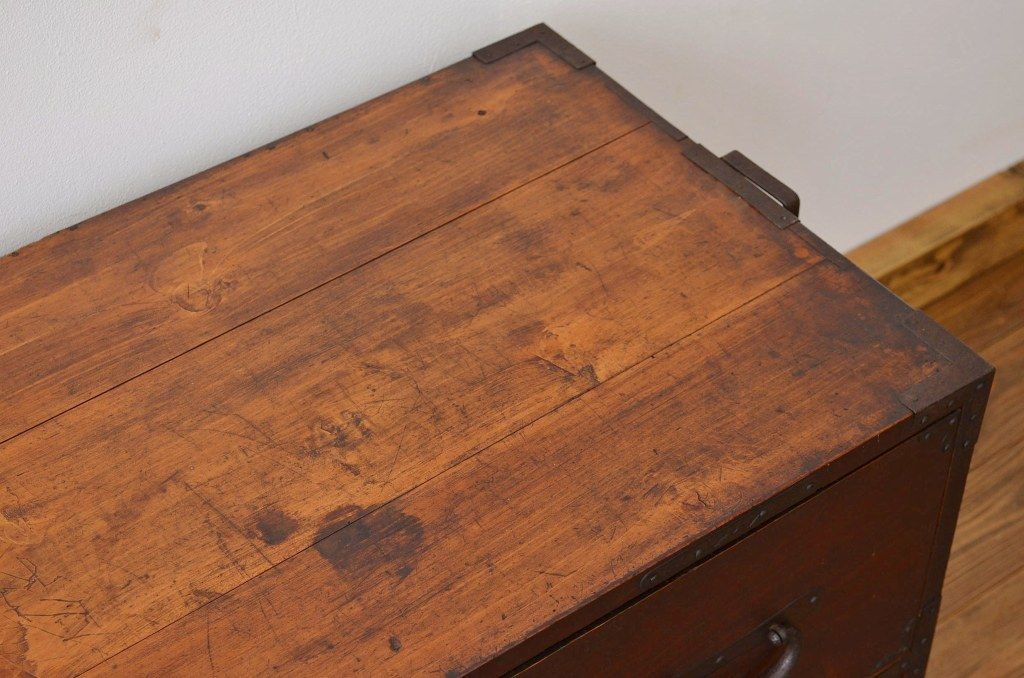 アンティーク家具　アンティーク　重厚な金具の時代箪笥2杯ローチェスト(ローボード・たんすタンス)