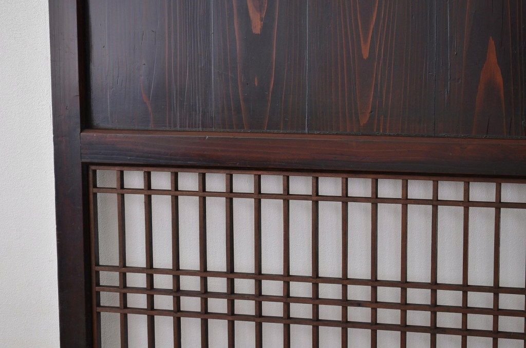 古民具・骨董 味わい深い古い木のシックな格子帯戸1枚(引き戸・板戸)