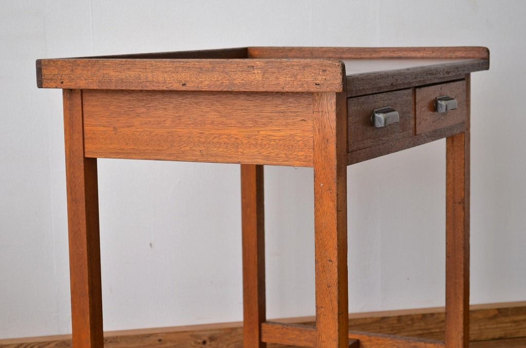 レトロ家具　昭和レトロ 縁付きデザインのかわいい平机(デスク)?作業台