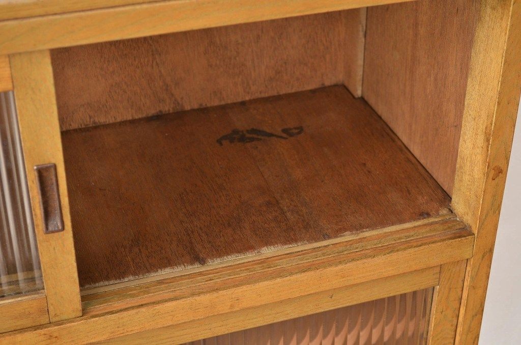 アンティーク家具　アンティーク　素敵な鉄脚のモールガラス収納棚(食器棚・アイアン)