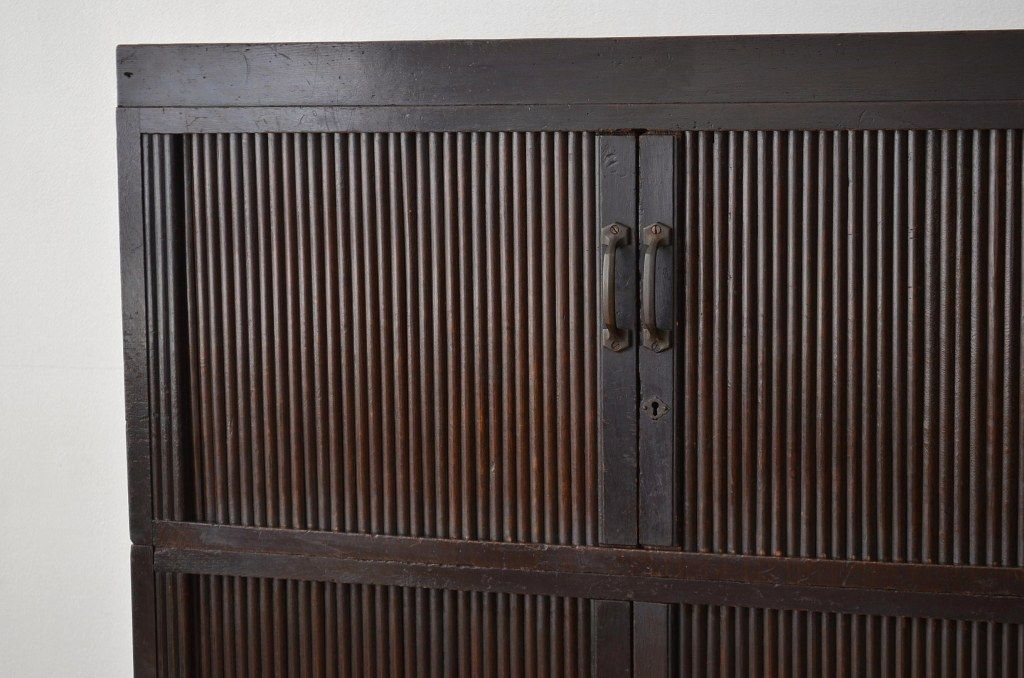 アンティーク家具　珍品希少シャッター扉の迫力72杯引き出し(ドロワー蛇腹)