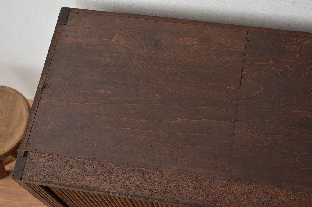 アンティーク家具　珍品希少シャッター扉の迫力72杯引き出し(ドロワー蛇腹)